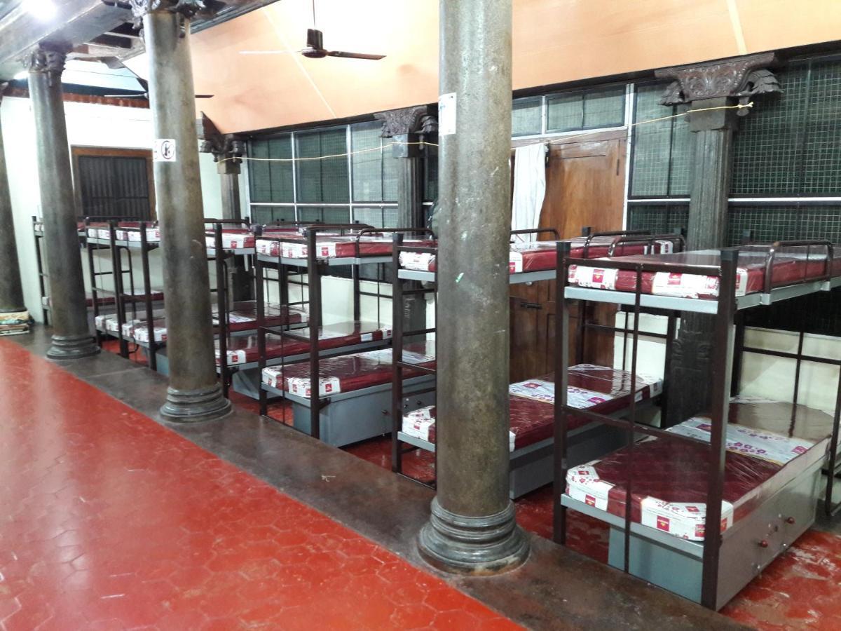 Devasthanam Lodge Thiruvananthapuram Ngoại thất bức ảnh